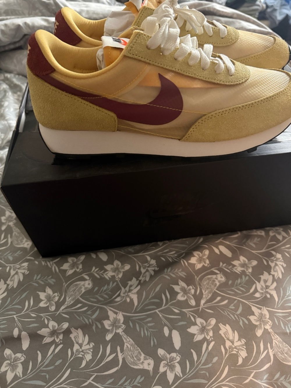 Nike Men’s Yellow and Maroon Retro Running Sneaker